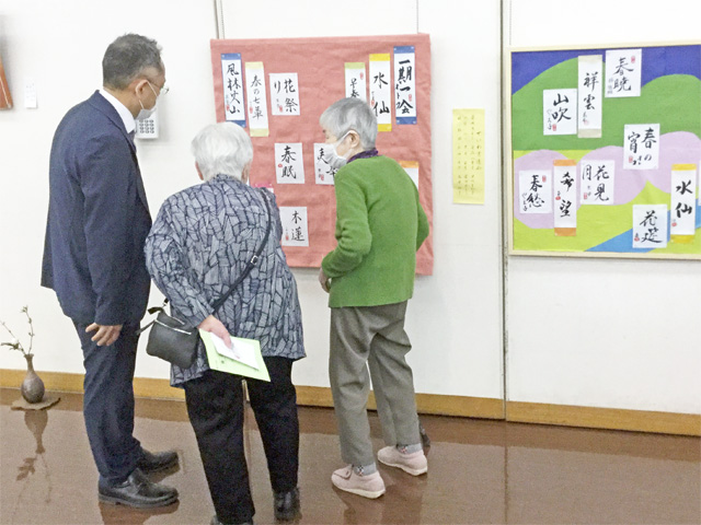 4階　書道展鑑賞